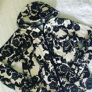 ** SOLD ** Lululemon Scuba hoodie size 10 lace blk